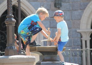 Den som klarer å dra sverdet ut av steinen er kongen (!)