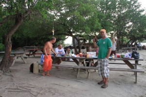 Grilling på Hog Island, Grenada
