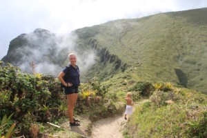 På fjelltur til toppen på Vulkanen Mount Pelee