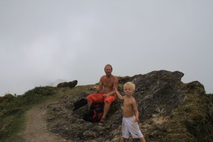 På fjelltur til toppen på Vulkanen Mount Pelee