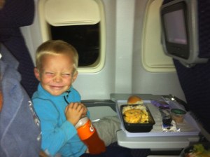 Jonas på flyet hjem til Norge